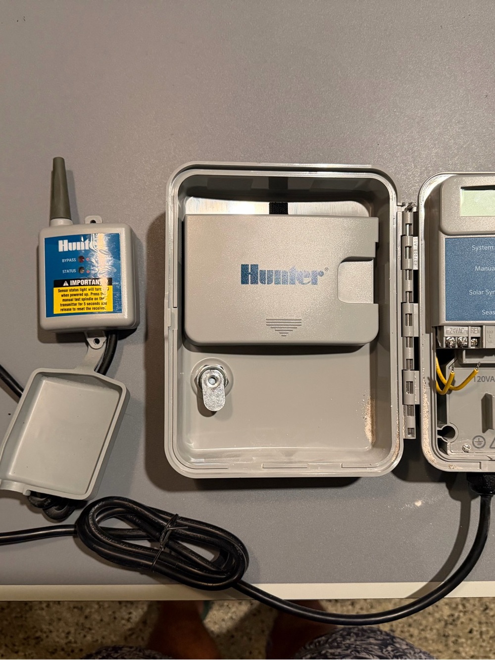 Hunter Irrigation Controller and Remote Module in Light Gray - XCORE 4 ZONES